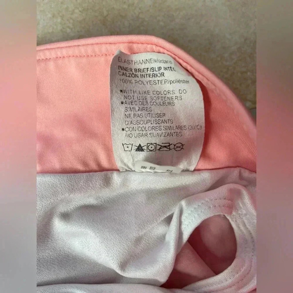 Under Armour pink camo shorts with side / back zip and wide waistband pocket;XXL - Picture 5 of 7